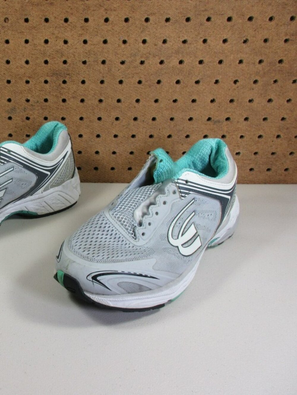 GDefy womens gray an seafoam Spira Aquarius walking shoes 8.5 D